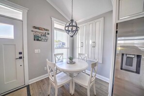 Dining - 662 Seal Dr. Stunning Home on Corner Lot - 3 Bedrooms with 2 Golf Carts (Panama City Beach)
