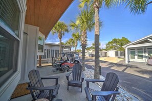 Terrace/patio - 449 Marlin Dr. Newly Updated 3 Bedroom with 2 GOLF CARTS (Panama City Beach)