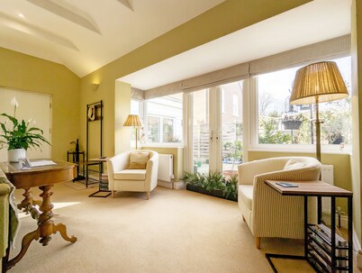 Palm Tree Cottage -  an annexe that sleeps 2 guests  in 1 bedroom