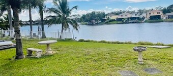 Cozy lakeside private suite with private bath and entrance