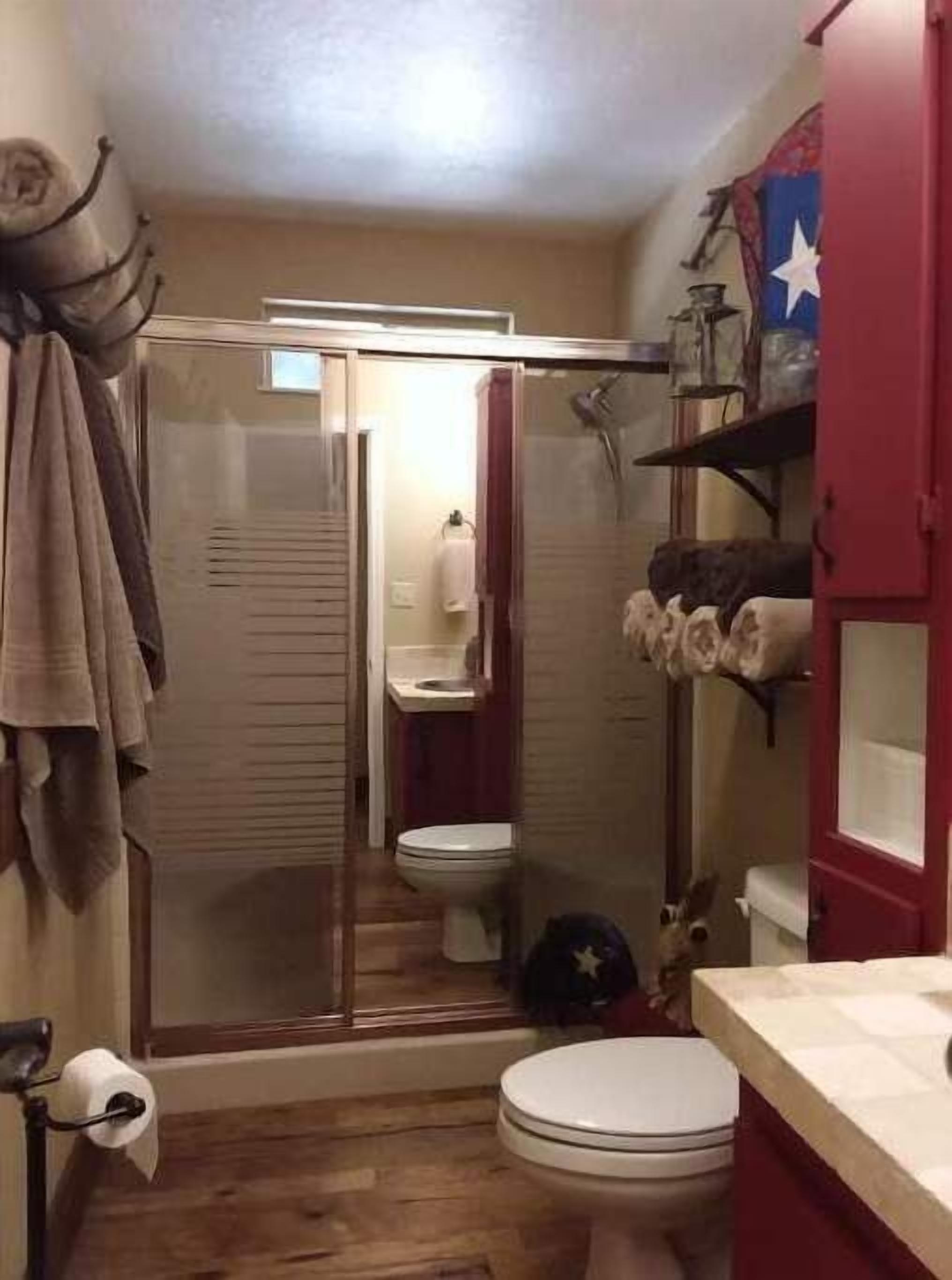 Dusche, Haartrockner, Seife, Shampoo