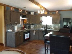 KĂŒhlschrank, Mikrowelle, Ofen, Toaster