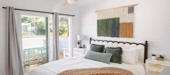 Boho Bungalow+walkable+stocked kitchen+BBQ+private
