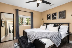 2 bedrooms, iron/ironing board, Internet, bed sheets - The Lounge (1/7 Hideaway Units) (Paso Robles)