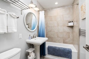 Hair dryer, towels - Beachy bungalow close to downtown, tin city & more (Paso Robles)