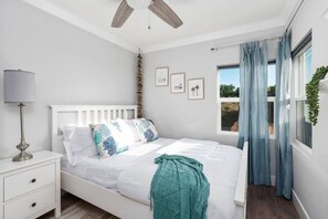 2 bedrooms, iron/ironing board, free WiFi, bed sheets - The Beachcomber | Hot Tub | King + Queen Bedrooms | Walk to Downtown Paso (Paso Robles)