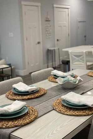 Dining - Once Upon a Tide Luxury Townhouse -walkable distance to the beach (Panama City Beach)