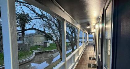 Perfect Waterfront Getaway