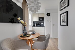 1 habitación, tabla de planchar con plancha y wifi gratis 