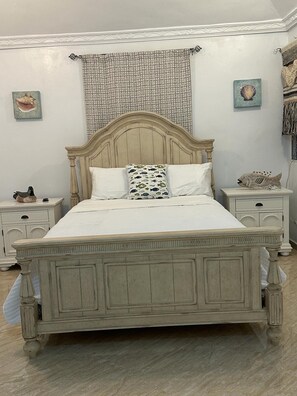Comfort Room 3 | 1 bedroom, bed sheets - Casa Zabala Ramirez  (Paraiso)