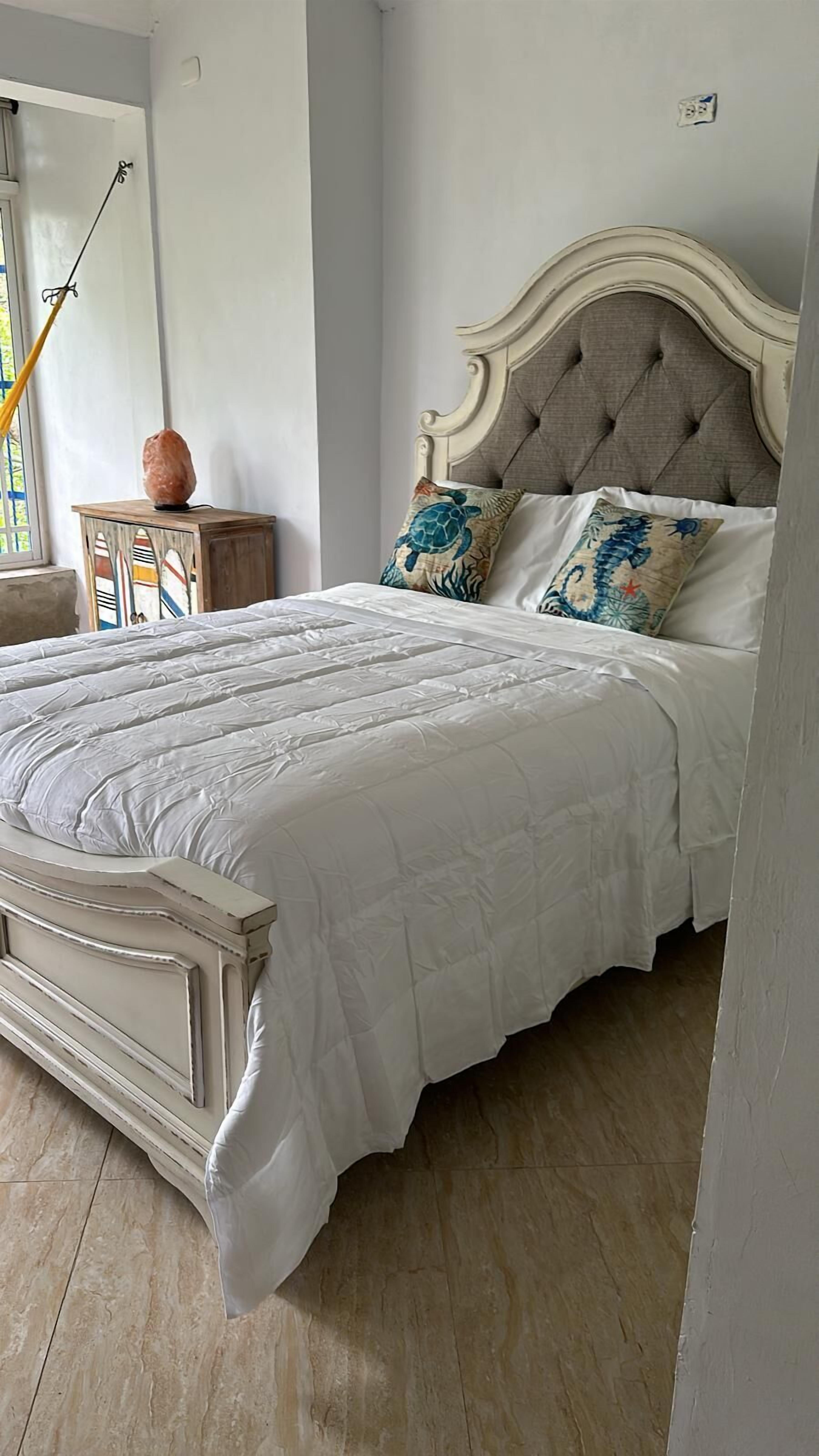 1 bedroom, bed sheets