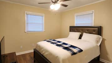 3 bedrooms, desk, iron/ironing board, WiFi