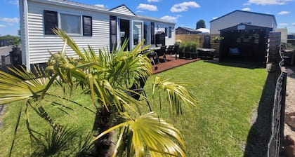 Chalet Sea-renity Lakeside met Jacuzzi