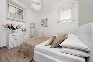 2 habitaciones, tabla de planchar con plancha, wifi y ropa de cama 
