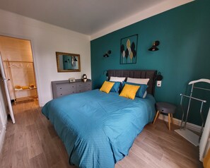 1 dormitorio, tabla de planchar con plancha, cuna de viaje y wifi gratis