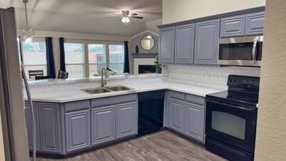 Modern 3 bedroom home for stay! AT&T Stadium, Globe Life Field - TX Rangers.