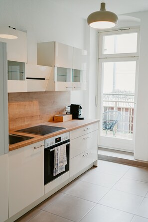 Kühlschrank, Ofen, Herdplatte, Geschirrspüler