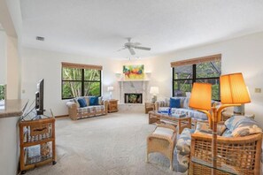 Smart TV, fireplace