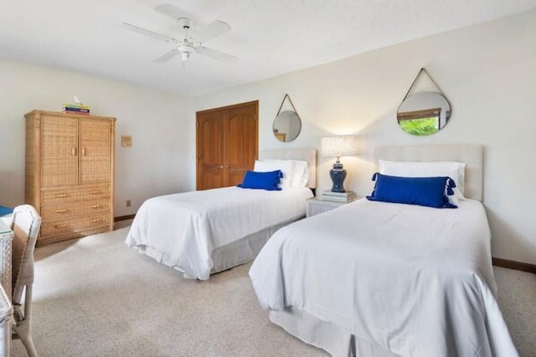 3 bedrooms, desk, WiFi, bed sheets