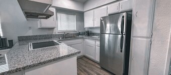  Beautiful 1 Bed 1 Bath Cozy Condo 