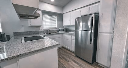 Beautiful 1 Bed 1 Bath Cozy Condo
