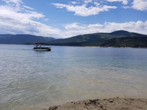 We are just minutes away from beautiful Lake Koocanusa and the Marina!