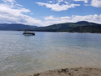 We are just minutes away from beautiful Lake Koocanusa and the Marina!