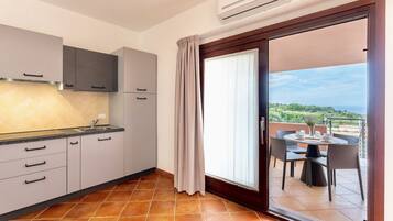 Refrigerador, microondas, parrilla de estufa y tostadora