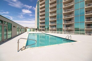 Pool - Don't CROSS the street, our Unit is on the BEACH! 2br/2ba Condo (Biloxi)
