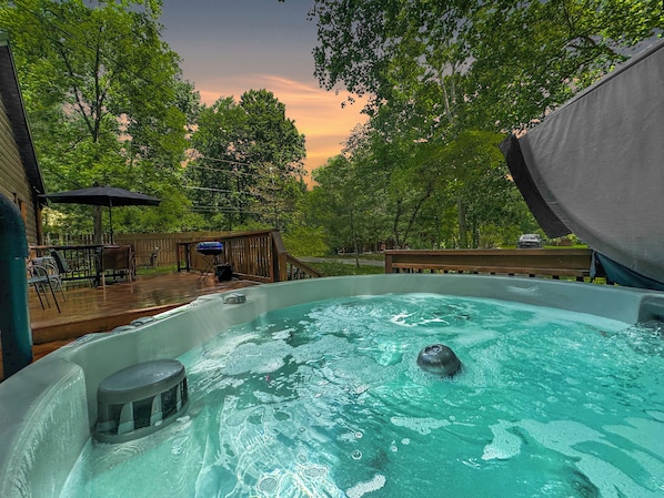 Outdoor spa tub