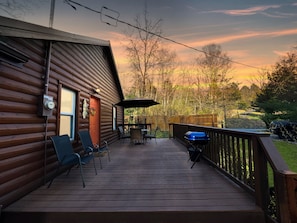 Outdoor dining - Brookside Cabin Brown County - Hot Tub & Fire Pit (Nashville)