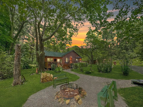 Brookside Cabin Brown County - Hot Tub & Fire Pit