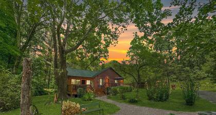 Brookside Cabin Brown County - Hot Tub & Fire Pit