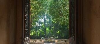 Guestroom des Muses, an immersion in 1900 French culture.