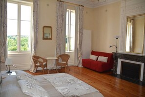 7 Schlafzimmer, Bügeleisen/Bügelbrett, Reisekinderbett, WLAN