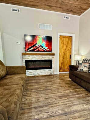Smart TV, fireplace