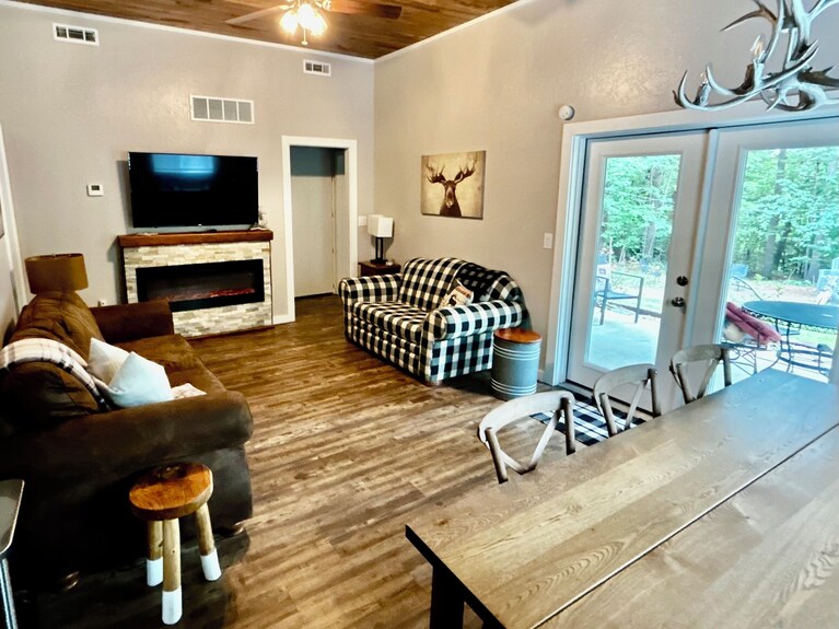 Mountain Cabin, Private Pond, Ride 2 Wpg Trails, Firepit, Private, King, Wifi - Mena
