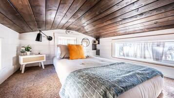 3 bedrooms, desk, iron/ironing board, WiFi