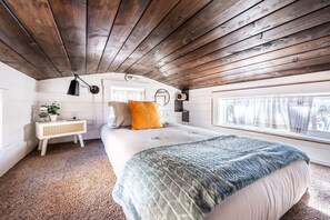 3 bedrooms, desk, iron/ironing board, WiFi - Santacon Lodge: 3BR w Mountain Views & Yard (Woodland Park)