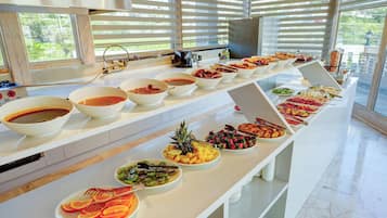 Free daily buffet breakfast