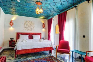 Egyptian cotton sheets, premium bedding, memory-foam beds, minibar - Motif Art Cappadocia (Göreme)