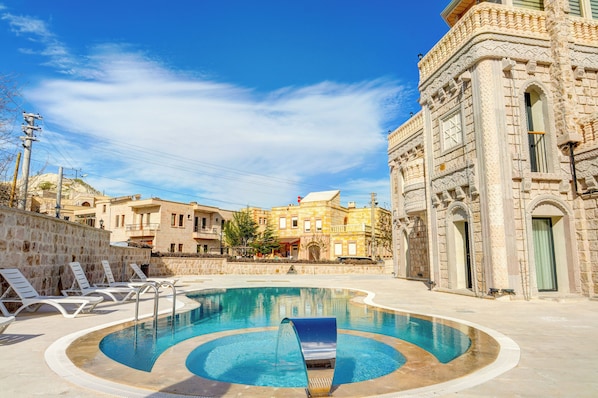 Outdoor pool - Motif Art Cappadocia (Göreme)