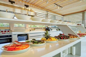 包含每日自助早餐