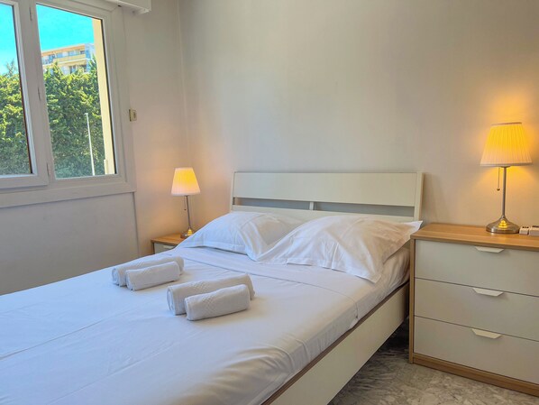 Room - LA ROSERAIE for 6 By Sunset Riviera Holidays (Antibes)