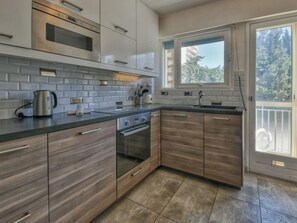 Réfrigérateur, micro-ondes, four, lave-vaisselle