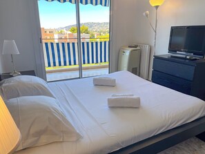 3 chambres, fer et planche à repasser, Wi-Fi, draps fournis