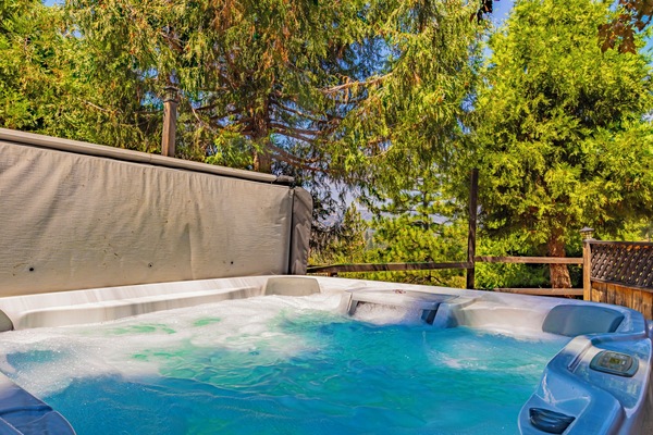 Banyera d'hidromassatge a l'aire lliure
