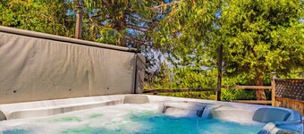 Yosemite Mountain Escape - HotTub, Pool Table, Gazebo, Scenic Views, Bass Lake