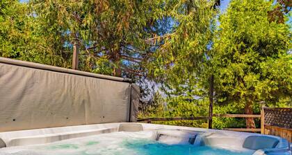 Yosemite Mountain Escape - HotTub, Pool Table, Gazebo, Scenic Views, Bass Lake