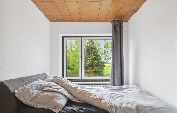 3 bedrooms, travel crib, free WiFi